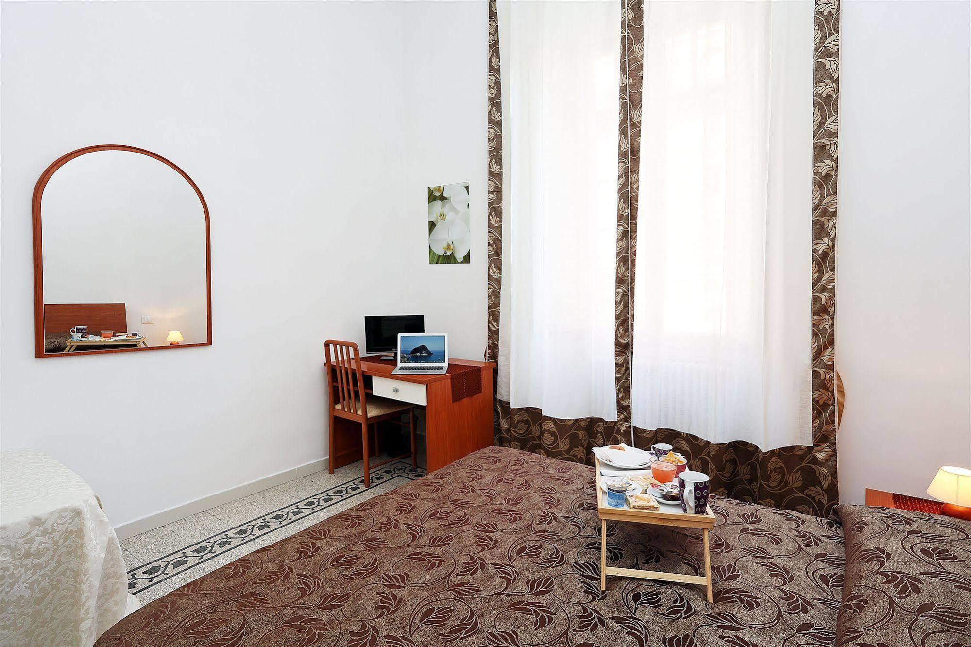 Bells Of Rome Hotel Buitenkant foto